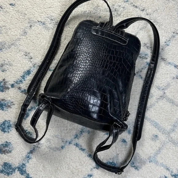 Faux Crocodile Leather Backpack - Black - pockets - Picture 5 of 7